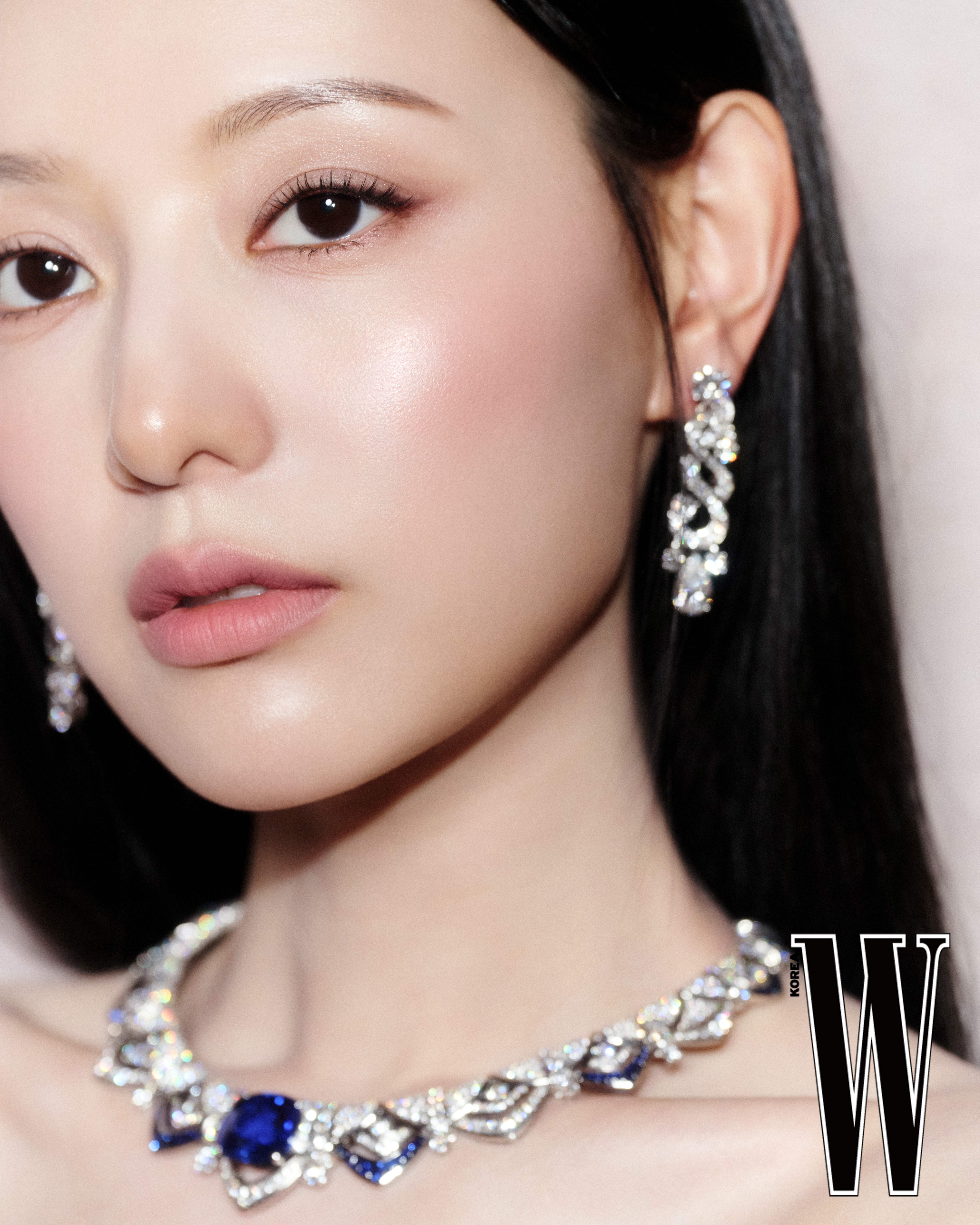 김지원의 불가리 에클레티카, W 코리아 커버와 앰버서더 무대