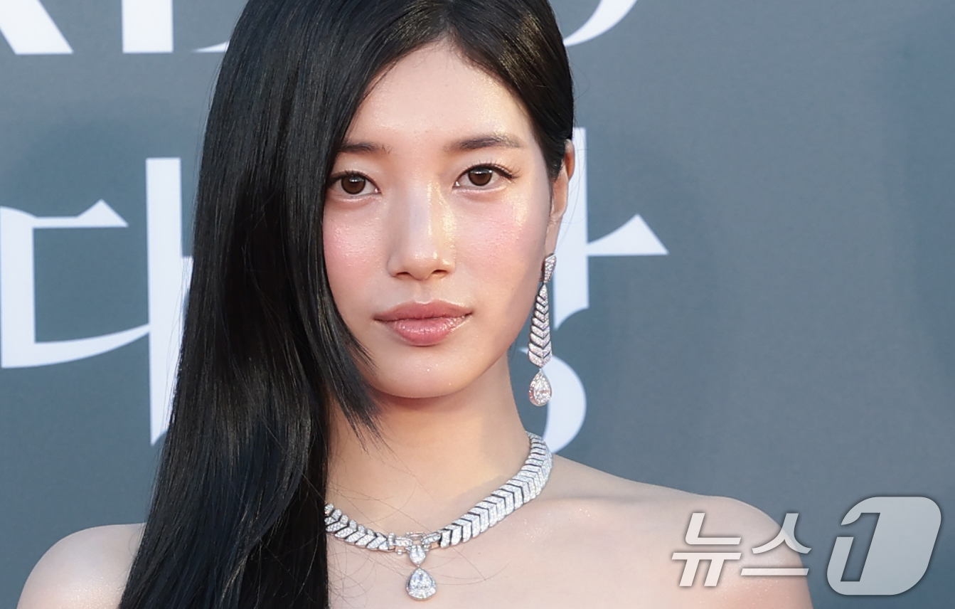 수지 백상 부쉐론 목걸이 상세 컷 4